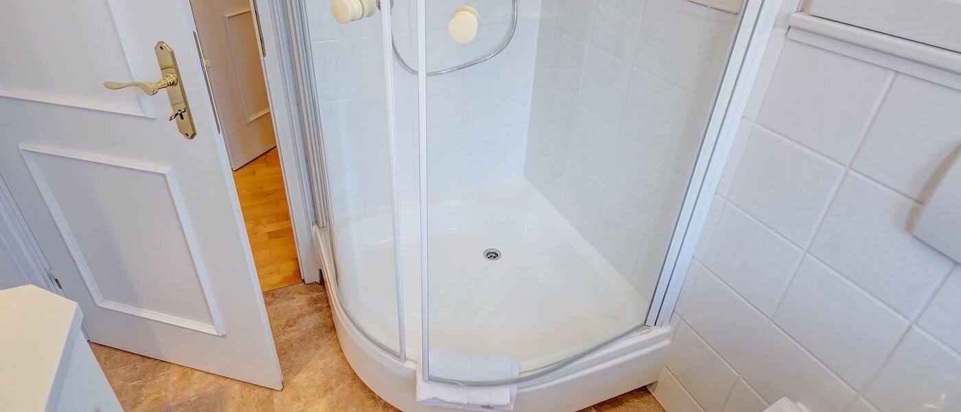 Flad Schliersee 03 2. Badeværelse 13469