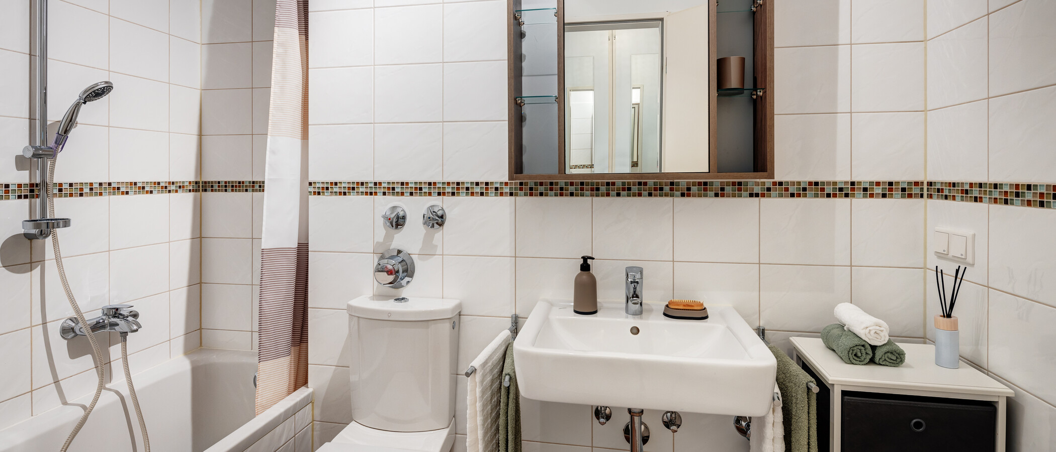 Flat München Untersendling 01 1. bad 13577