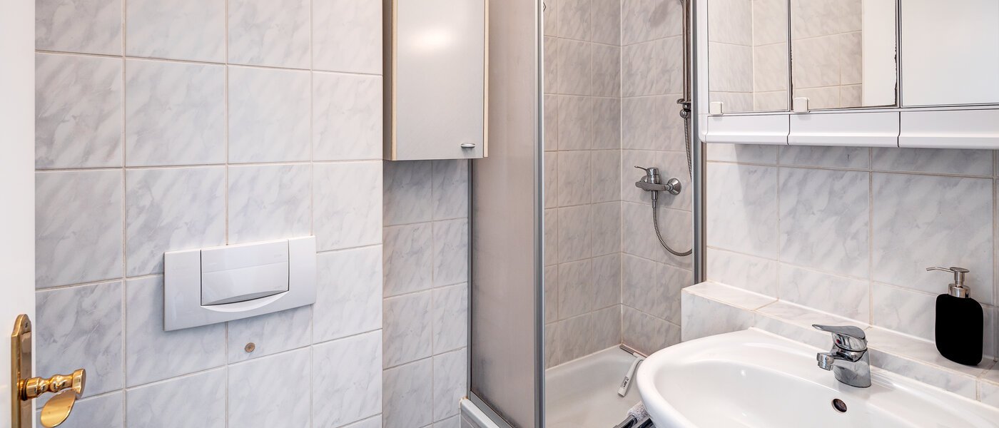 Płaski München Obermenzing 01 Łazienka 13578