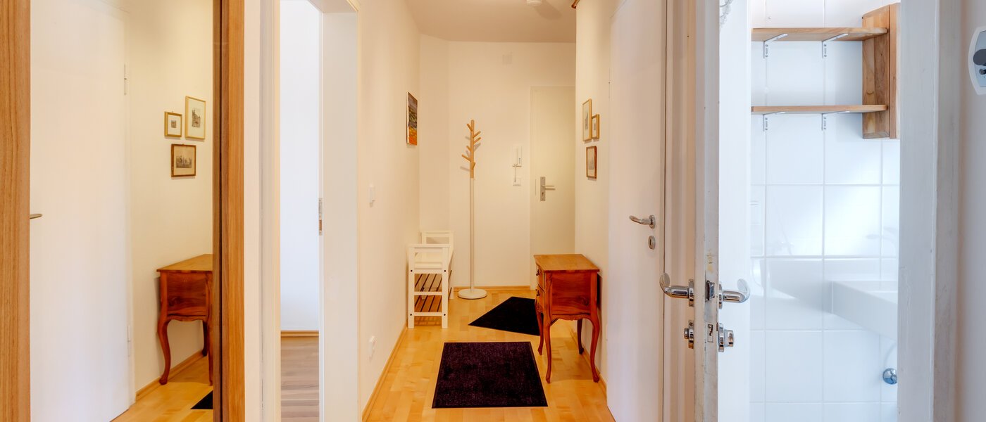 Ploché München Glockenbachviertel 01 Chodba/chodba 13655