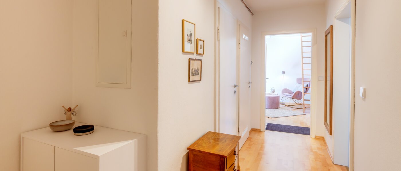 Ploché München Glockenbachviertel 02 Chodba/chodba 13655