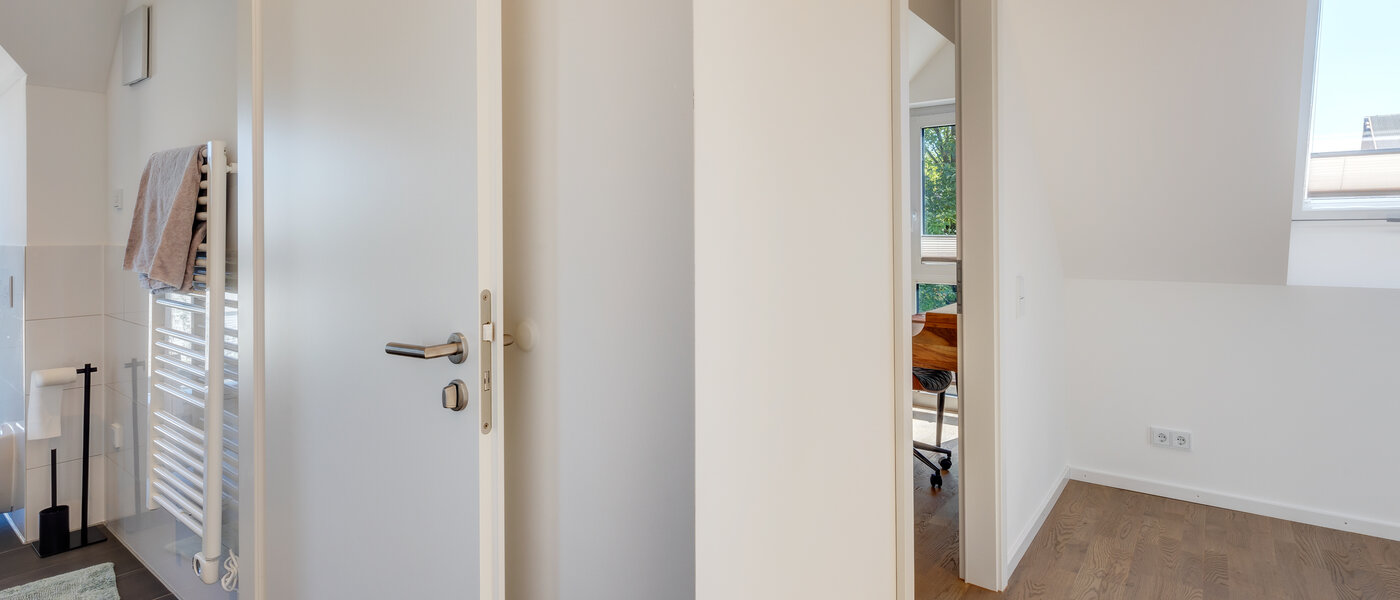 Vindsvåning Aschheim 06 Korridor/hallgång 13679