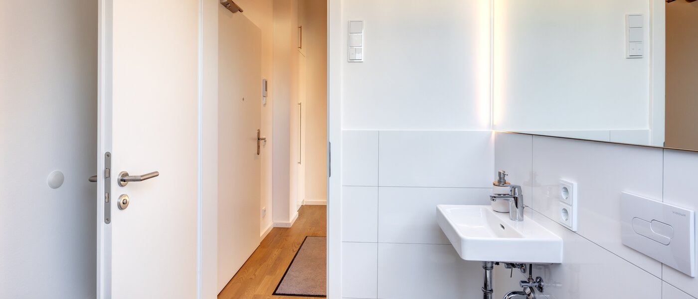 Vindsvåning Aschheim 03 Gästtoalett 13679