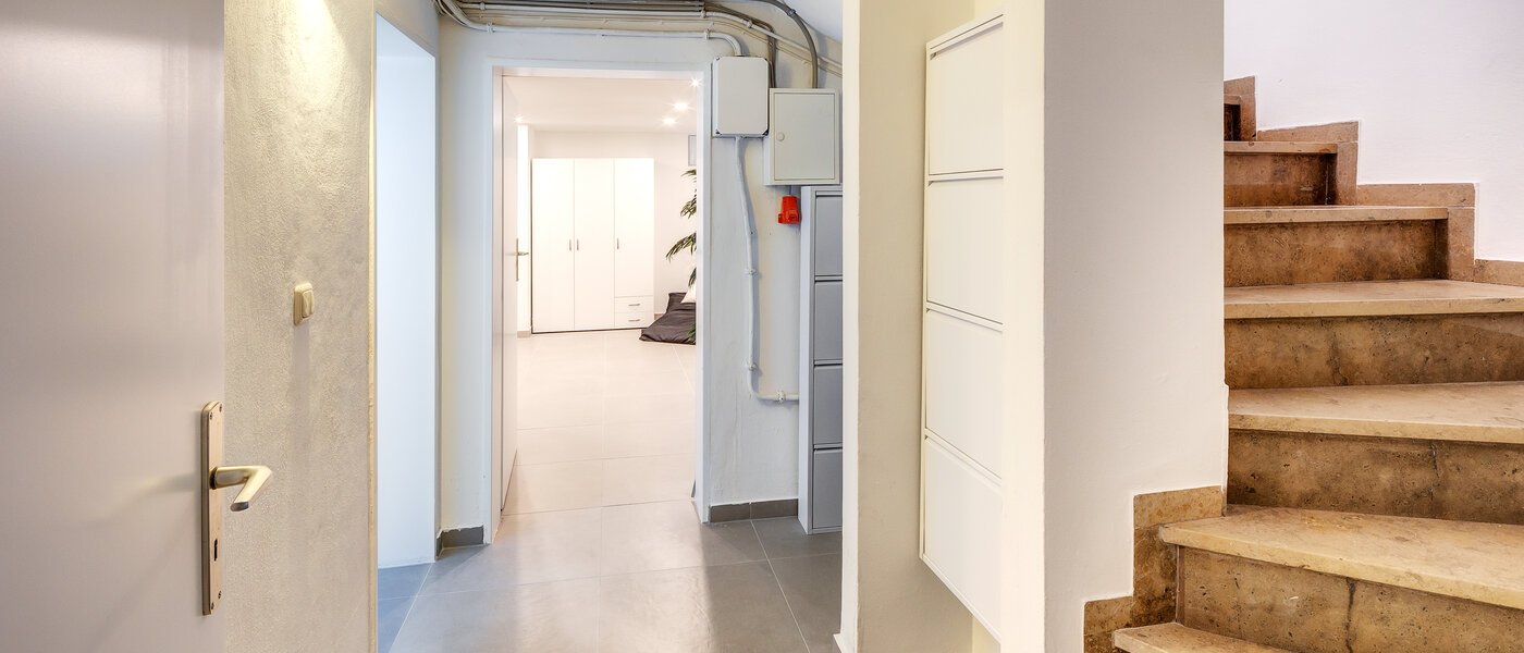 Köşe teraslı ev Eichenau 04 Koridor/koridor geçidi 13696