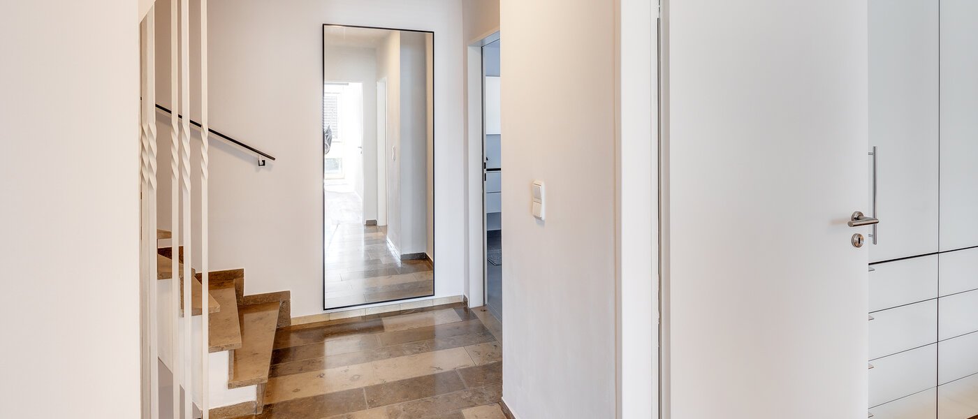 Köşe teraslı ev Eichenau 06 Koridor/koridor geçidi 13696