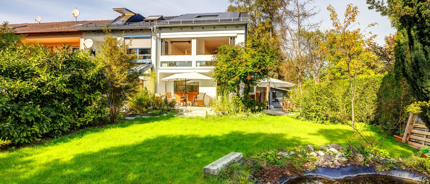 Köşe teraslı ev Eichenau 03 Bahçe 13696