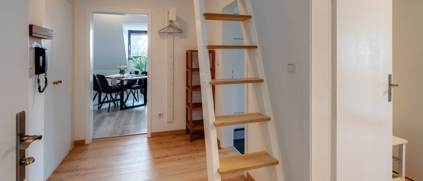 Apartamento no sótão Eching 01 Corredor/passagem 13716