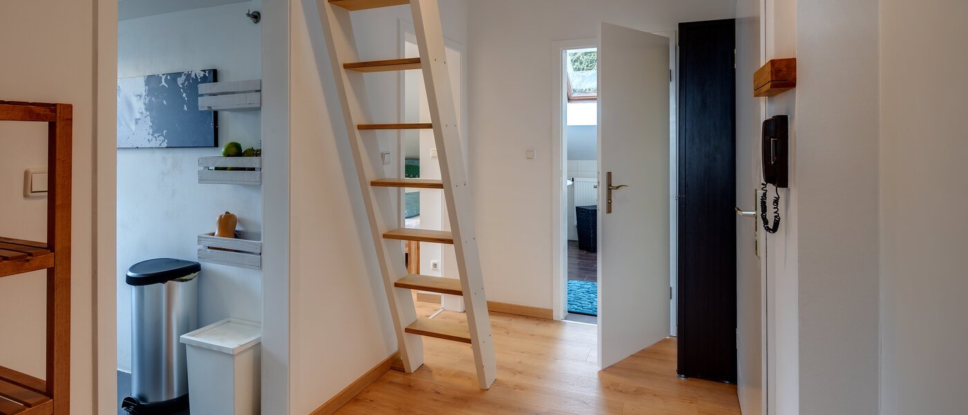 Apartamento no sótão Eching 02 Corredor/passagem 13716