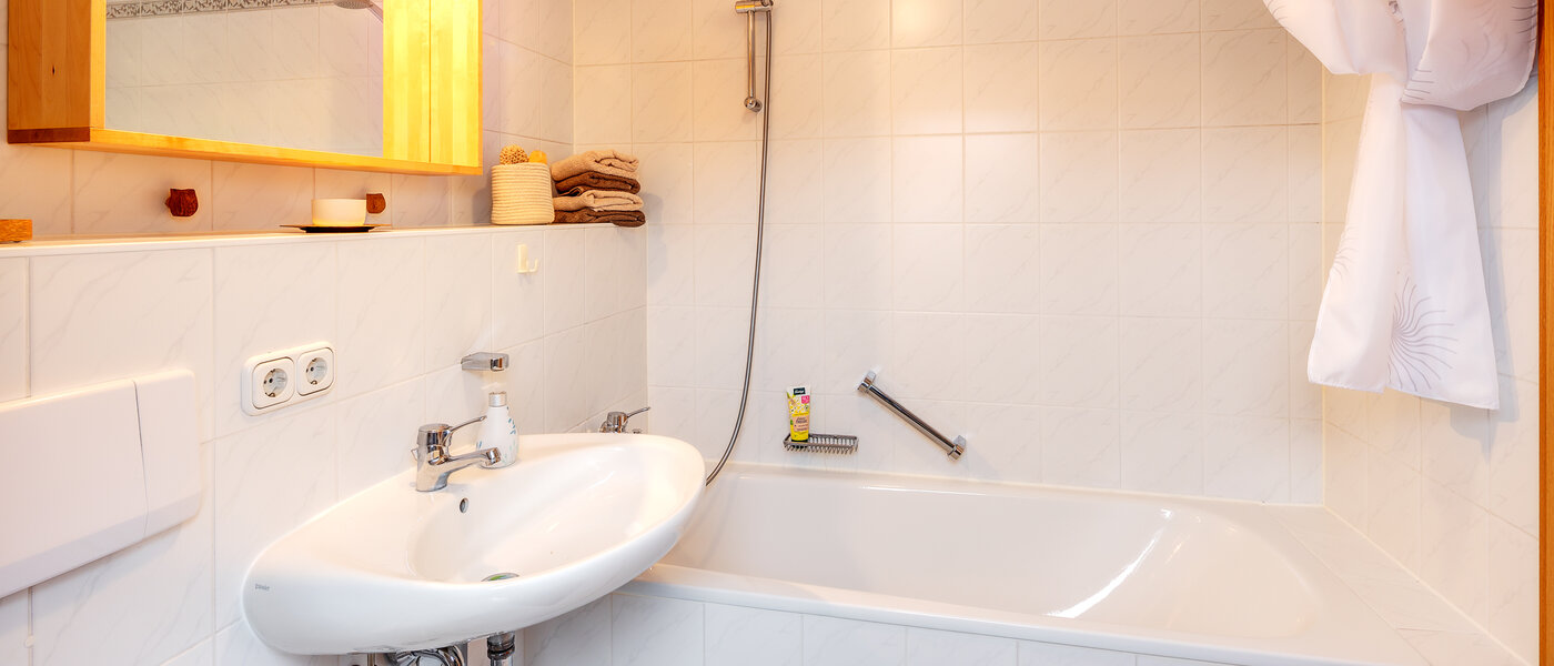 Mieszkanie w galerii Maisonette Karlsfeld 02 1. łazienka 13717