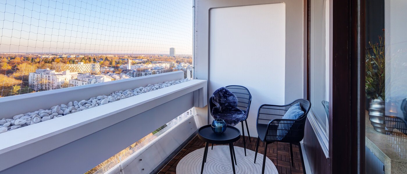 Ploché München Arabellapark 01 Loggia 13725