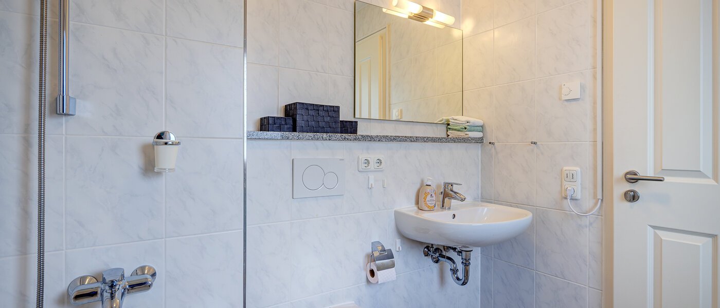 Ploché Oberschleißheim 02 Koupelna 13735