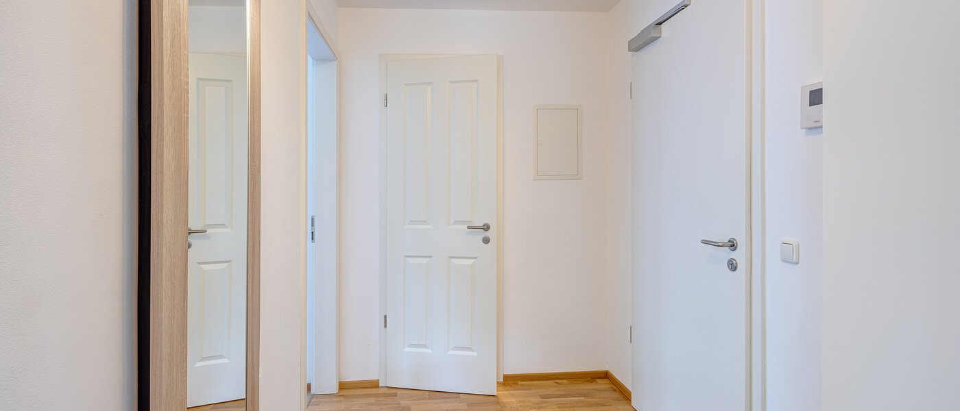 Ploché Oberschleißheim 01 Chodba/chodba 13735