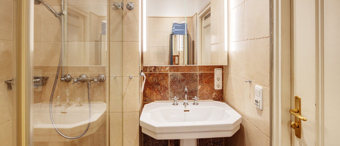 Flat München Maxvorstadt - Rund um den Josephplatz 01 Baderom 13761