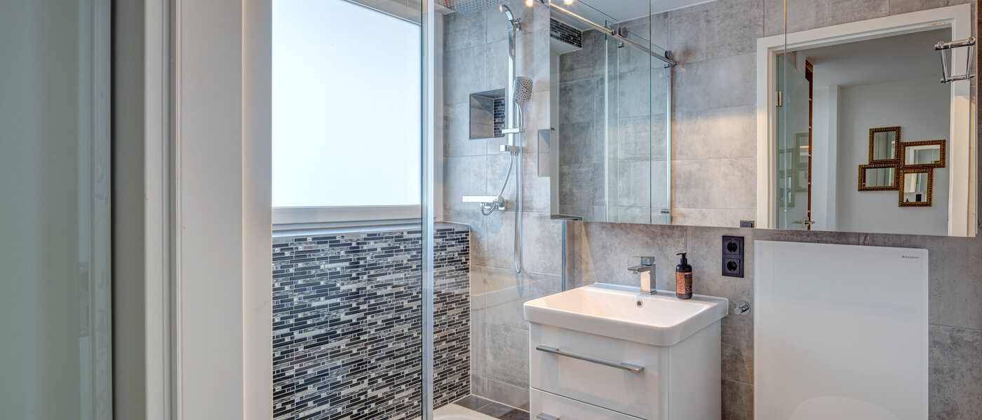 Ravna stran München Moosach 01 Kopalnica 13811