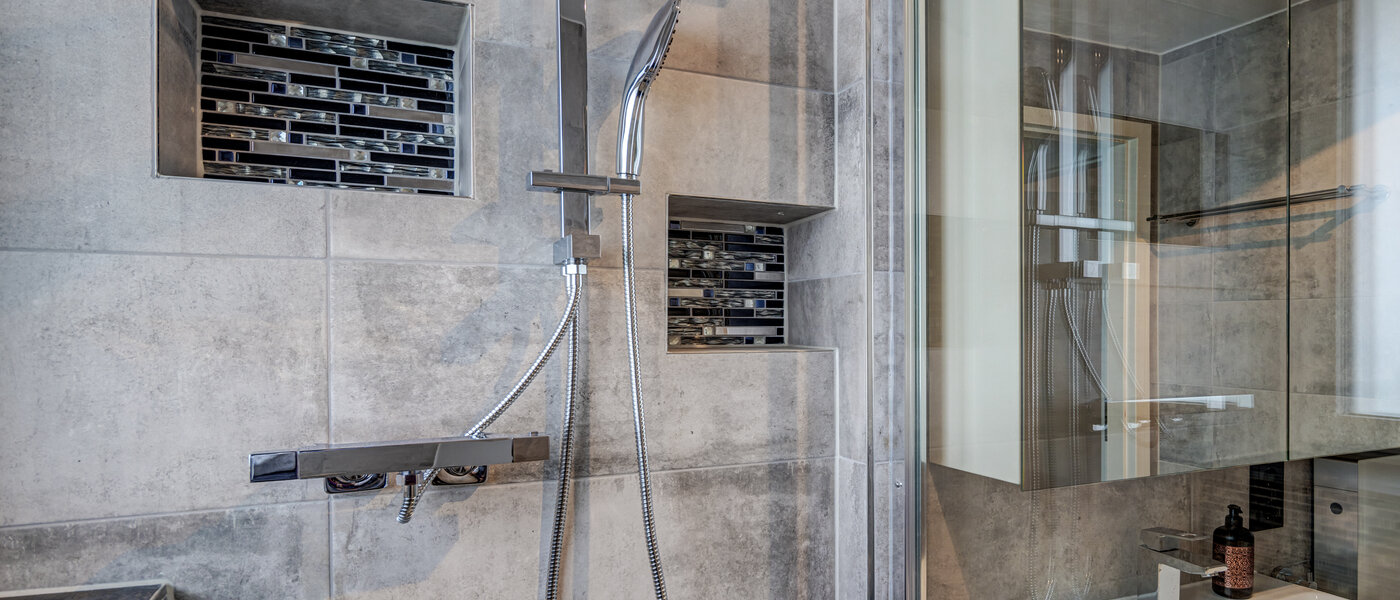 Ravna stran München Moosach 03 Kopalnica 13811