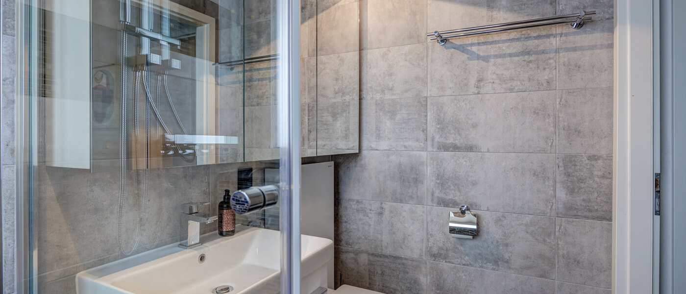 Ravna stran München Moosach 04 Kopalnica 13811