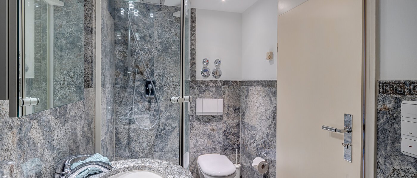 Maisonnette galerijflat München Bogenhausen 01 2. badkamer 13849