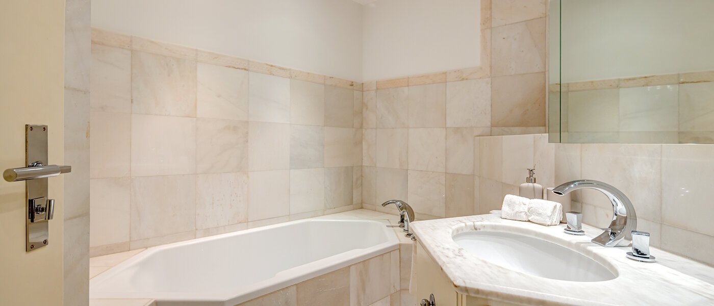 Maisonnette galerijflat München Bogenhausen 01 1e badkamer 13849