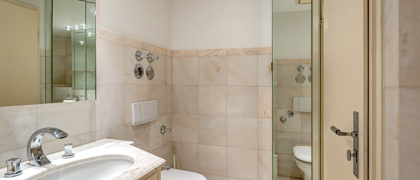 Maisonnette galerijflat München Bogenhausen 02 1e badkamer 13849