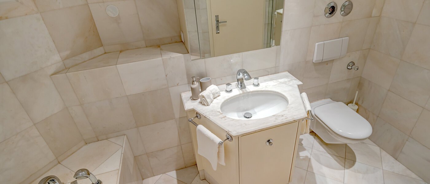 Maisonnette galerijflat München Bogenhausen 03 1e badkamer 13849