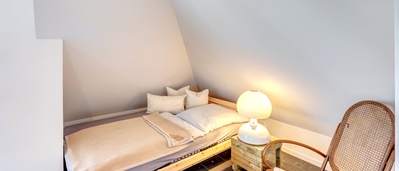 Таванско помещение München Waldtrudering 01 Спален кът 13853