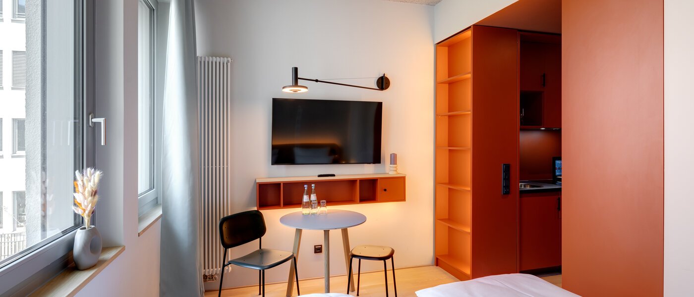 Ravna stran Unterföhring 01 Dnevni prostor 13905