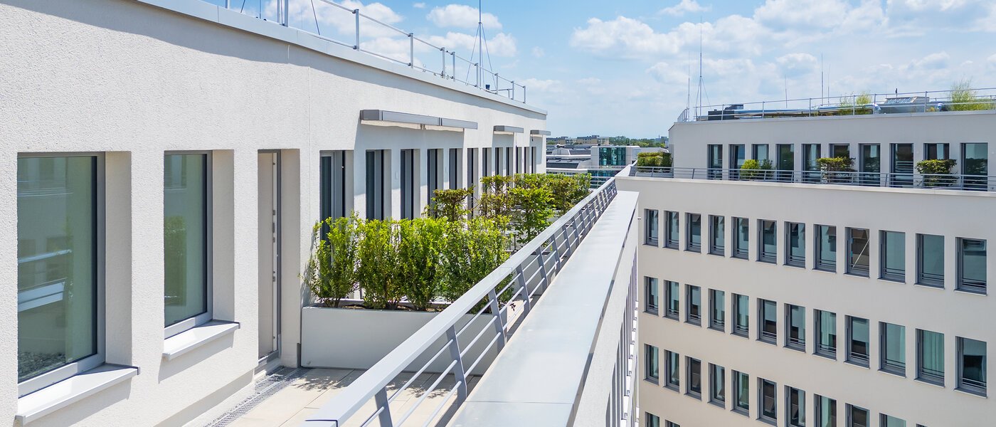 Flad Unterföhring 01 Tagterrasse 14030