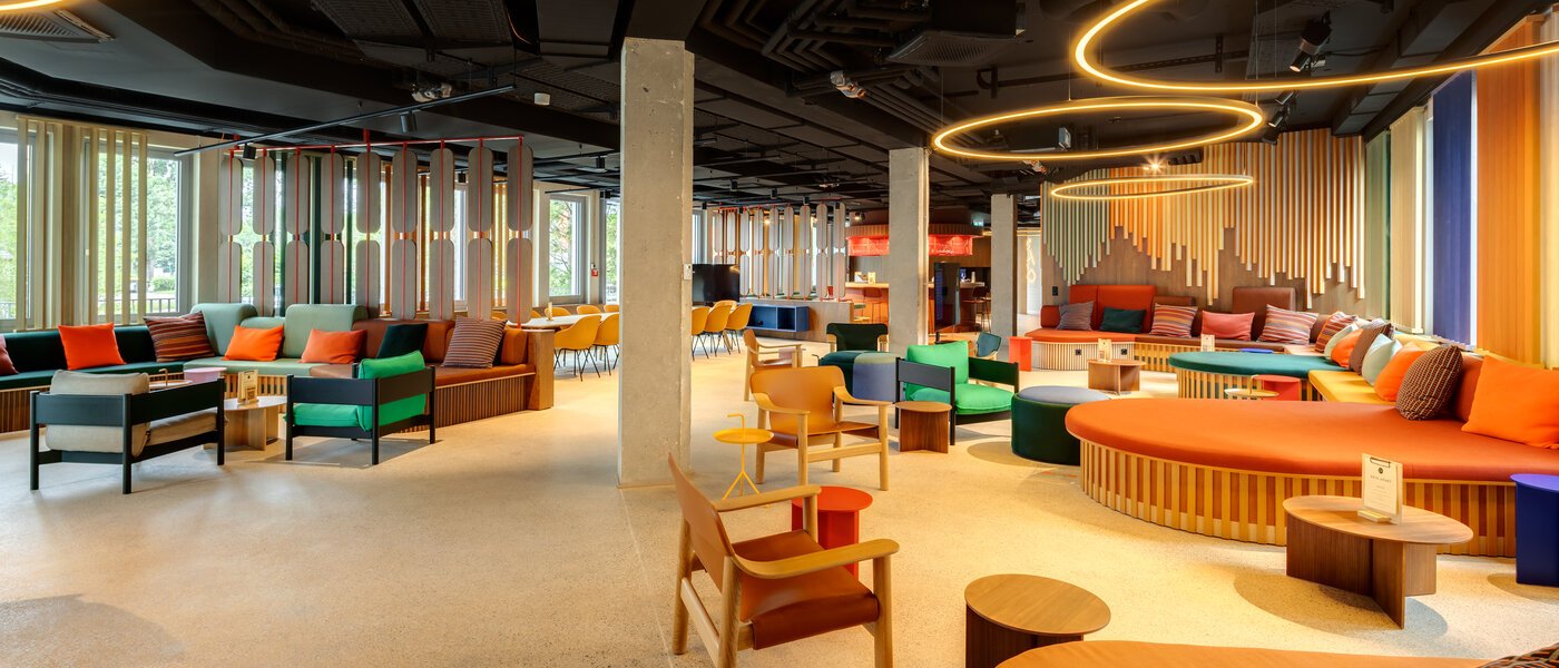 Płaski Unterföhring 01 Lobby 14034