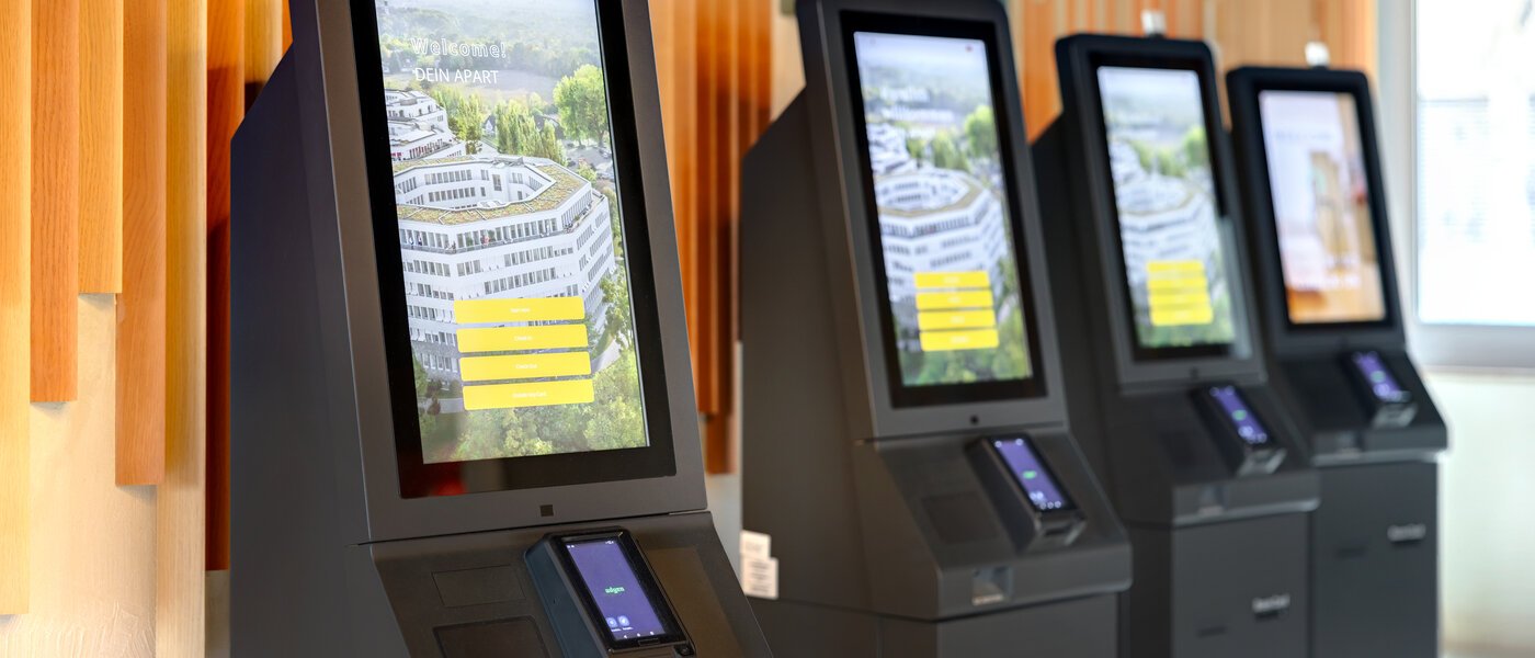 Lapos Unterföhring 07 Lobby 14047