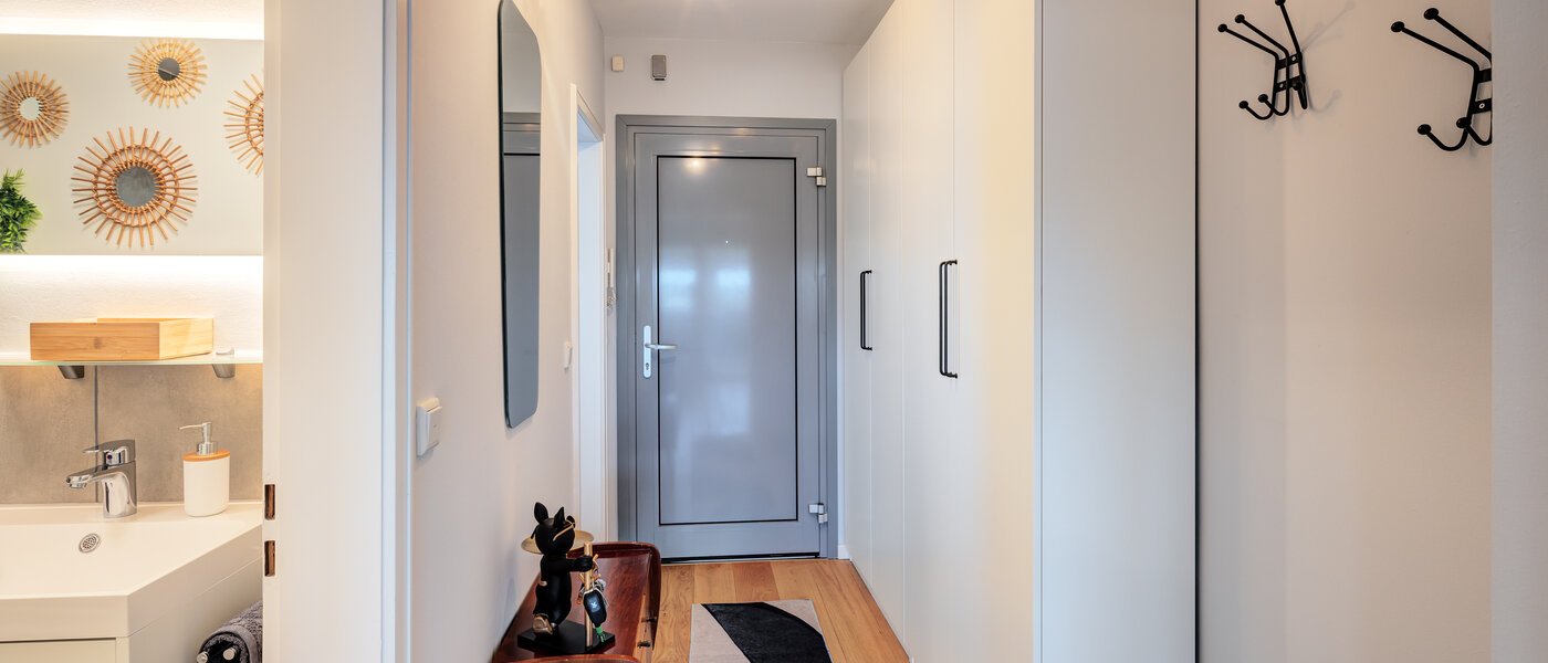 Ploché München Neufahrn b. Freising 01 Chodba/priestor 14081