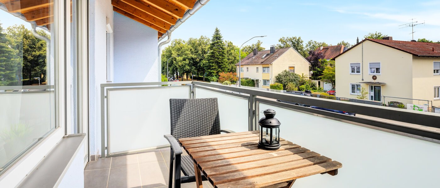 Ravna stran München Forstenried 01 Balkon 14109