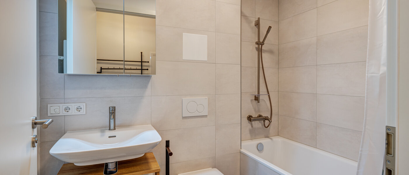 Lapos München Obermenzing 01 Fürdőszoba 14168