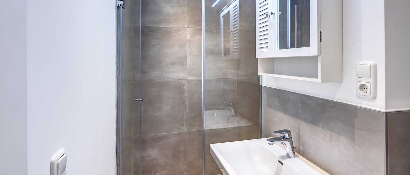 Řadový dům v centru města Germering 01 2. koupelna 14170