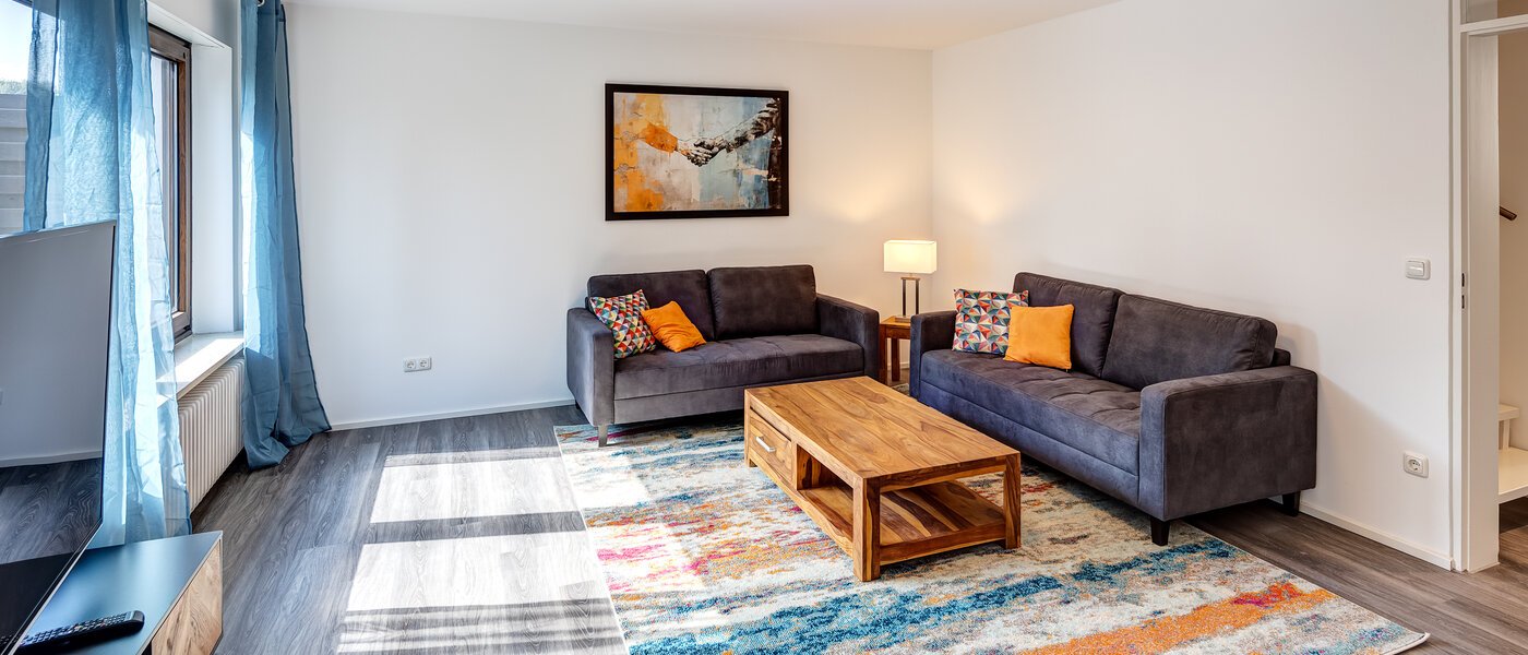 Řadový dům v centru města Germering 01 Obývací pokoj 14170