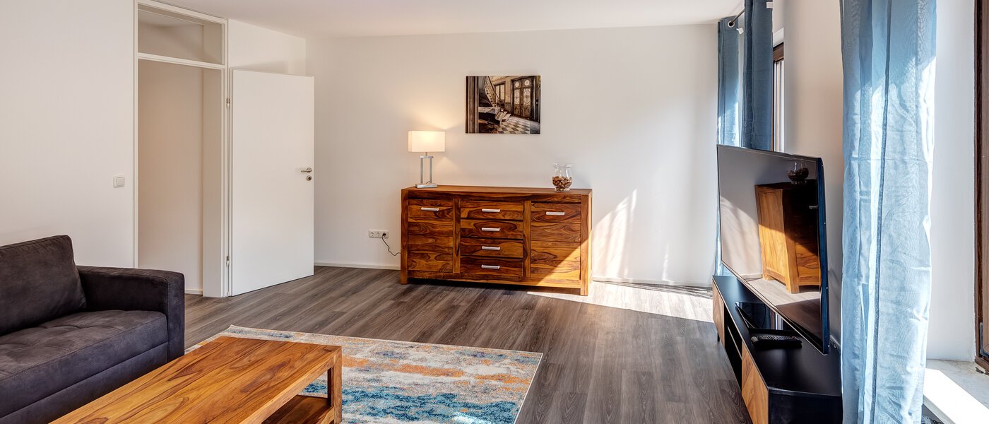 Řadový dům v centru města Germering 03 Obývací pokoj 14170