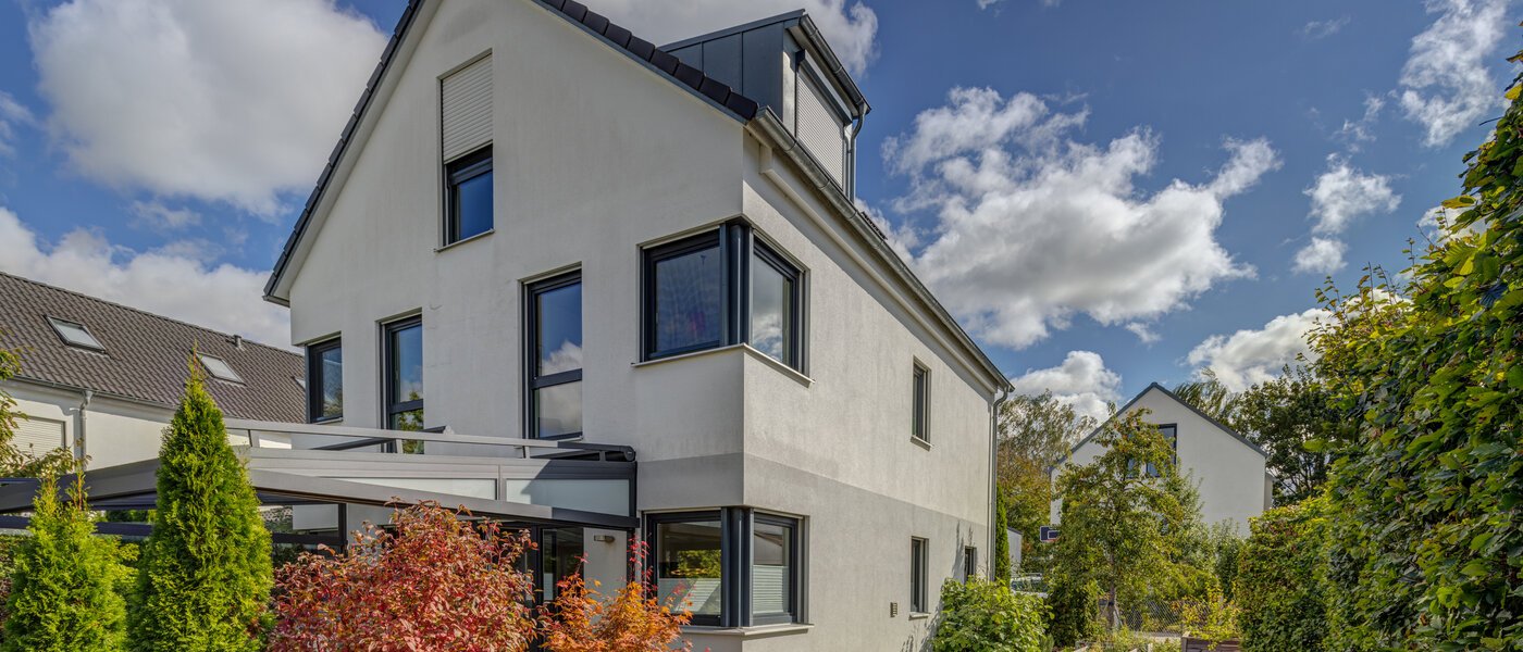 Fritliggende hus Olching 01 Have 14179