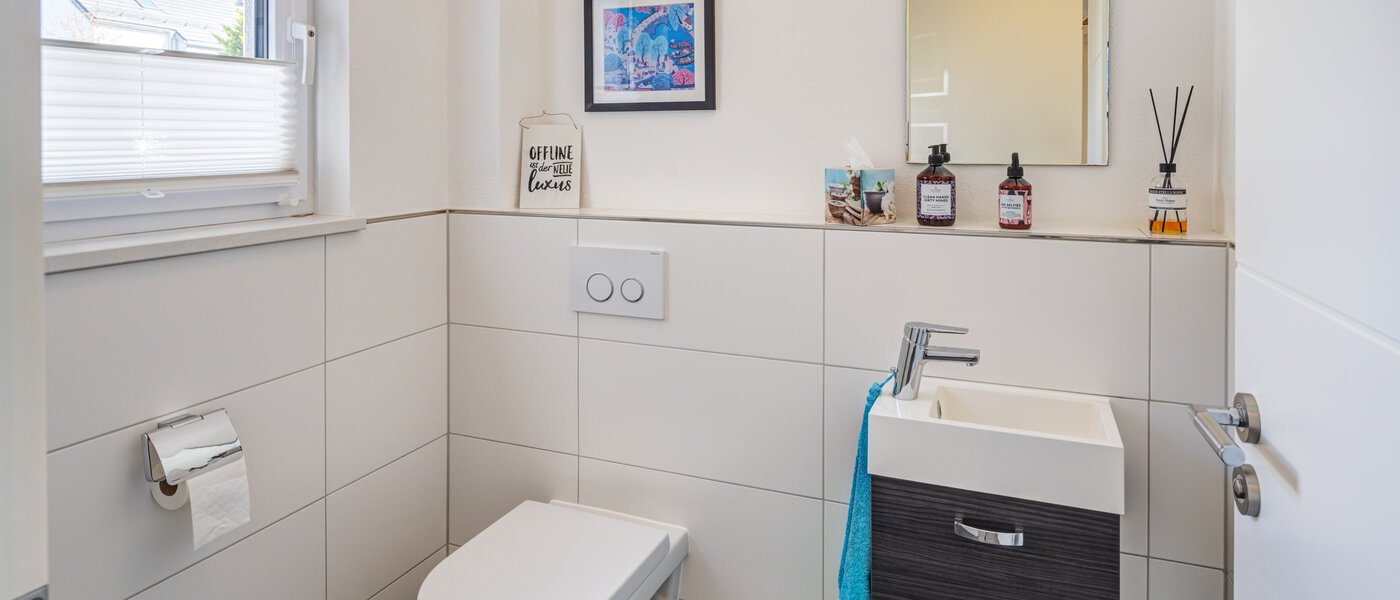 Fritliggende hus Olching 01 Gæstetoilet 14179