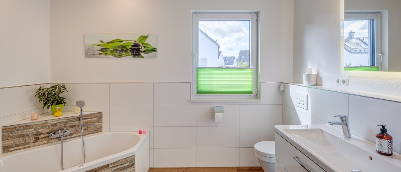 Fritliggende hus Olching 01 1. badeværelse 14179