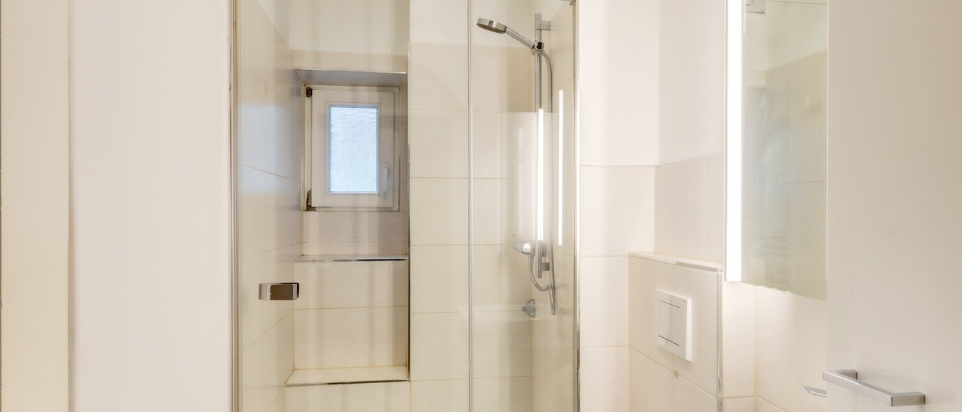 Ravna stran München Bogenhausen 01 Kopalnica 14241