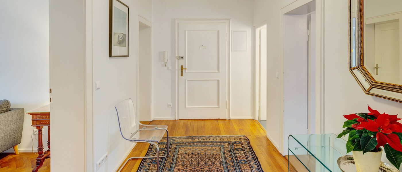 Ravna stran München Bogenhausen 02 Koridor/hodnik 14241