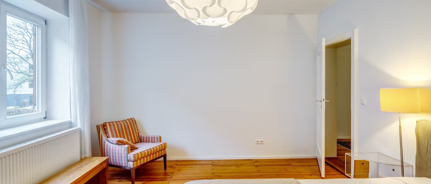 Ravna stran München Bogenhausen 03 Spalnica 14241