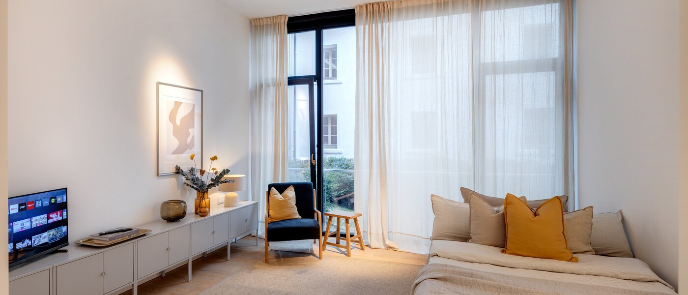 Ravna stran München Au 01 Dnevni prostor 14250