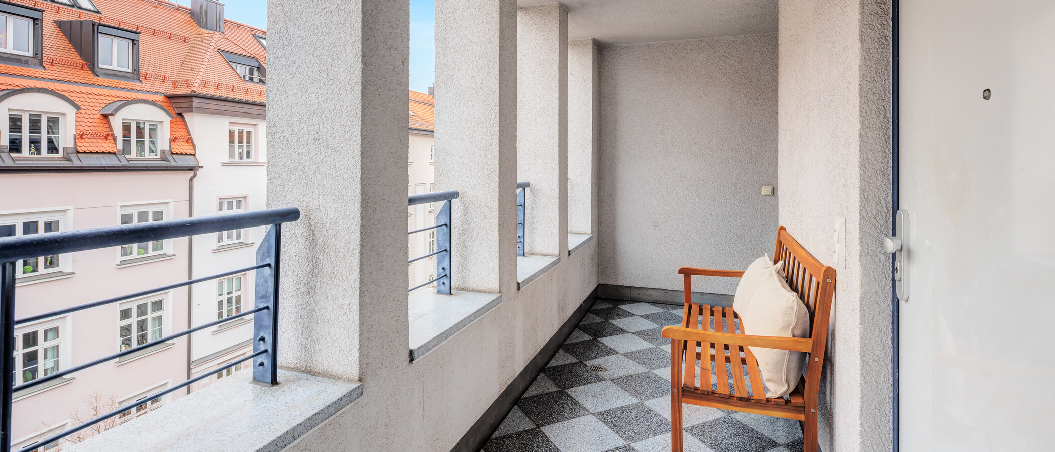 Podstrešno stanovanje München Lehel 01 Loggia 14280