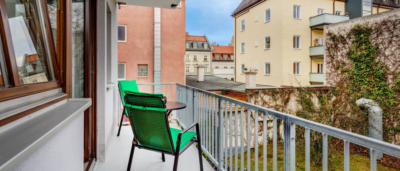 Ravna stran München Obergiesing 01 Balkon 14285