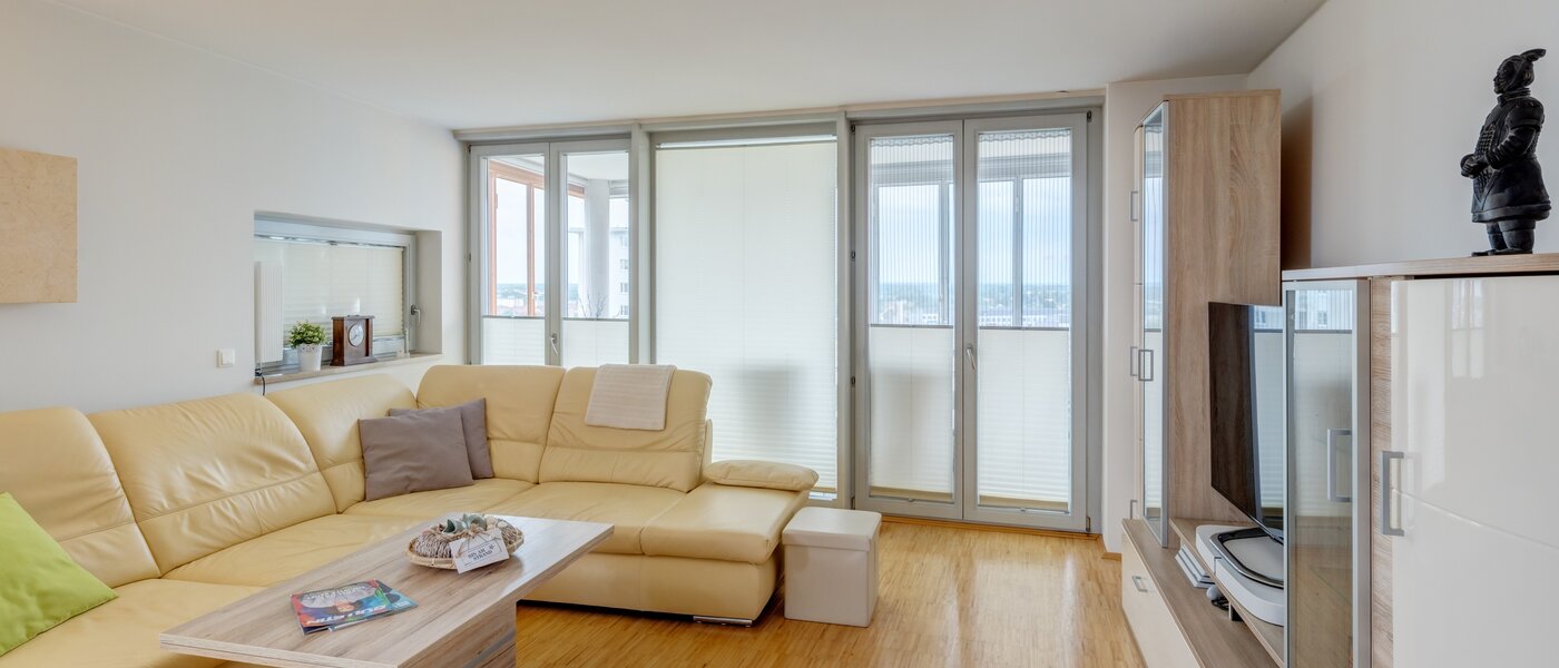 Lapos München Obersendling 02 Nappali 14517