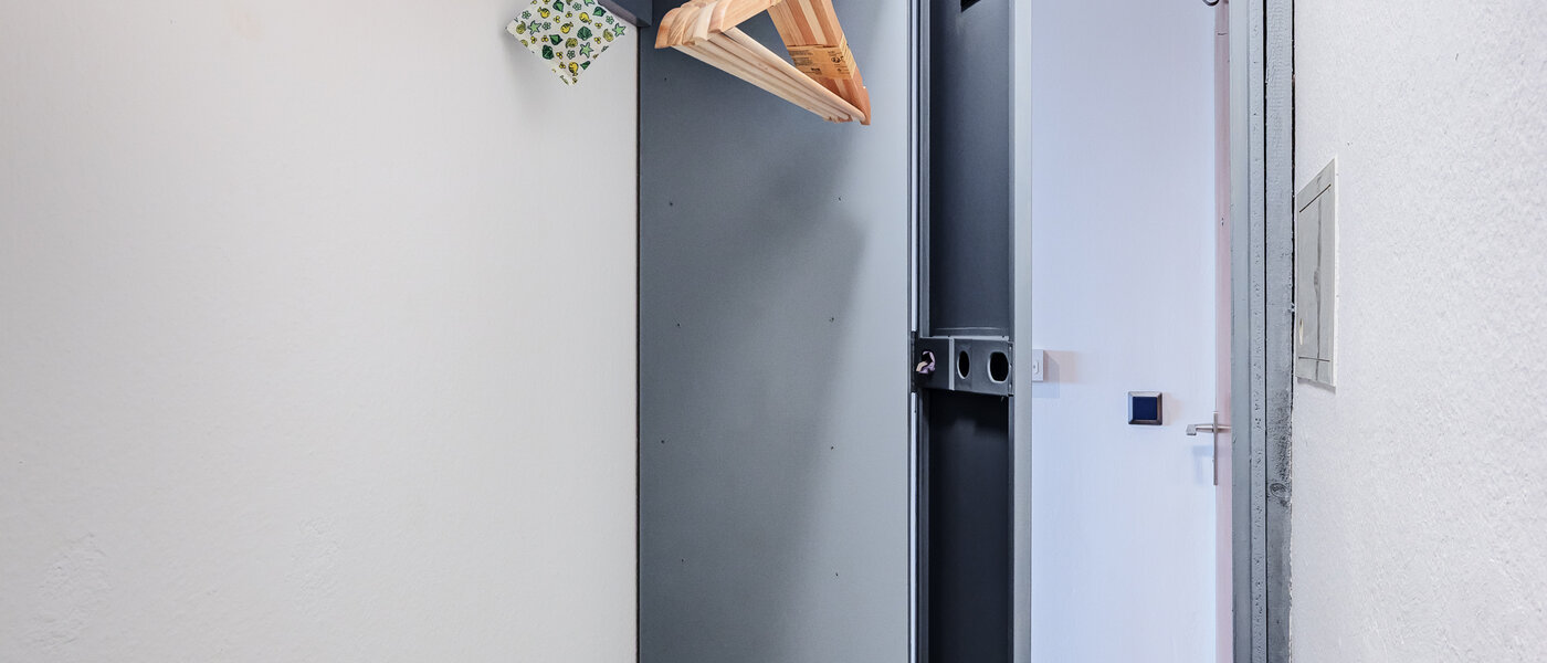 Ploché München Haidhausen 02 Šatní skříň 14533