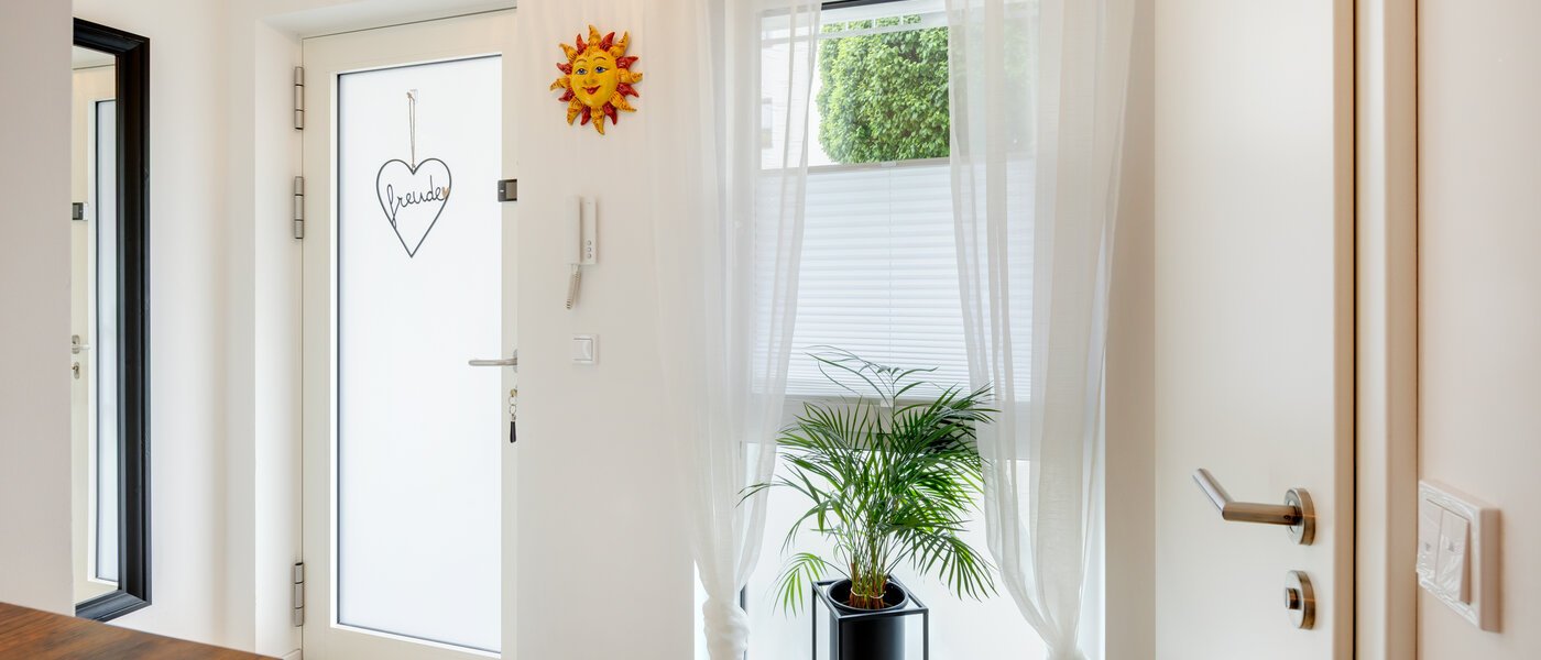 Ravna stran Unterföhring 01 Koridor/hodnik 14540