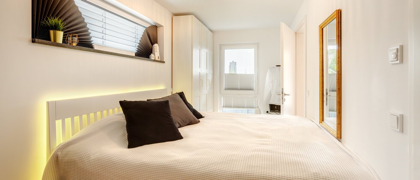 Ravna stran Unterföhring 01 Spalnica 14540