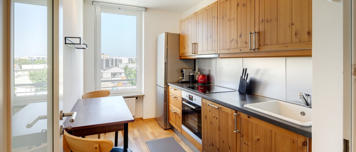 Ravna stran München Obersendling 01 Kuhinja 14549