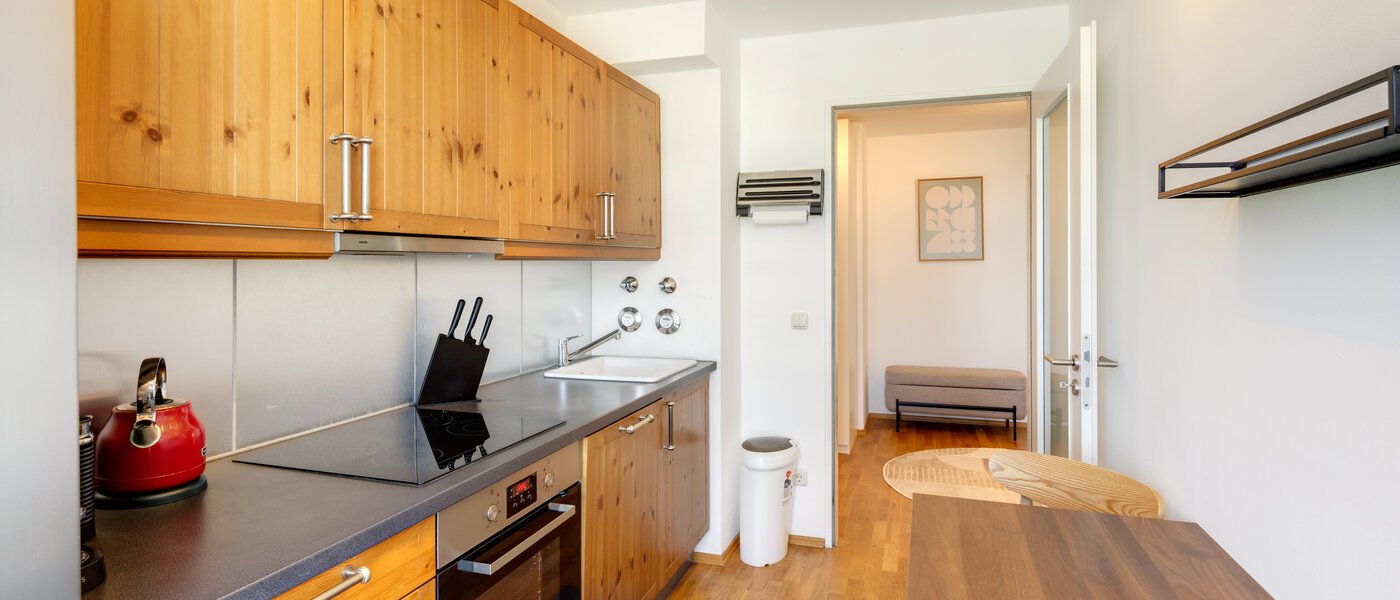 Ravna stran München Obersendling 02 Kuhinja 14549